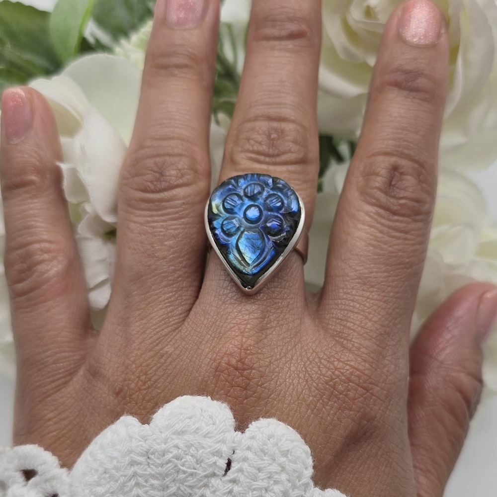 🥰 CARVED FLOWER RING - Picture 2 of 7